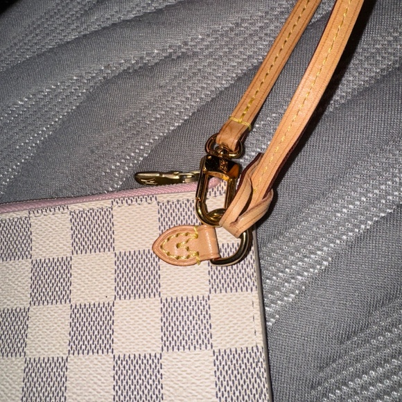 Louis Vuitton Key Pouch - Picture 4 of 7